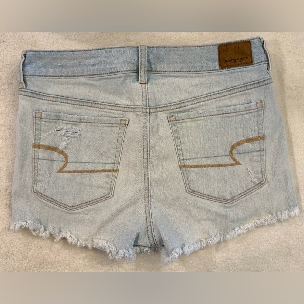 American Eagle Outfitters Light Wash Distressed Jean Shorts Size 8 - Picture 2 of 5